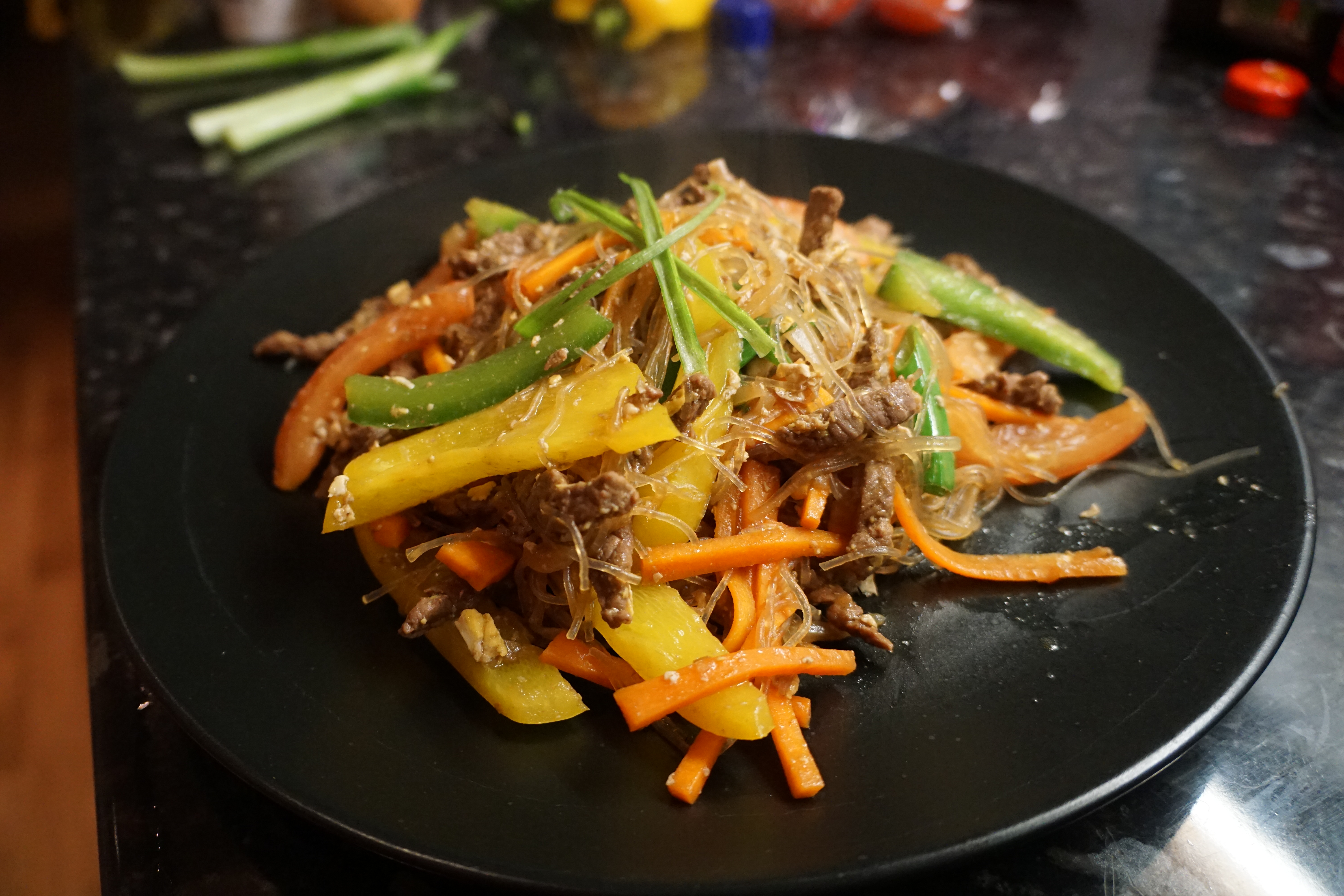 Фунчоза с говядиной и овощами по-корейски